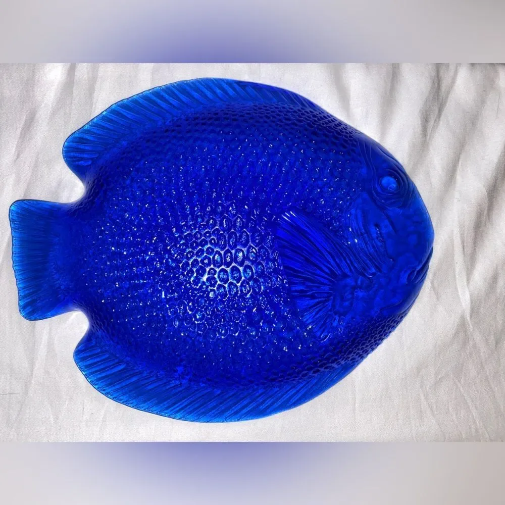 Cobalt Blue Arcorac fish plate.
